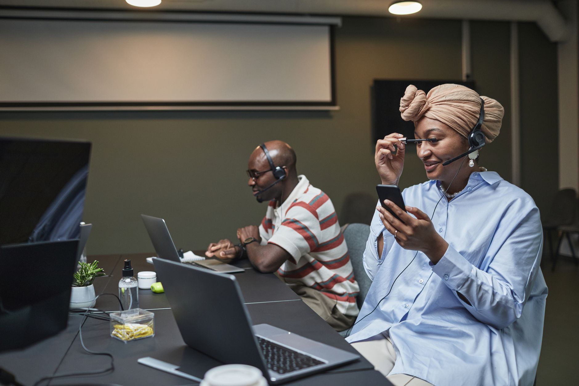 Customer support team managing ecommerce conversations through live chat